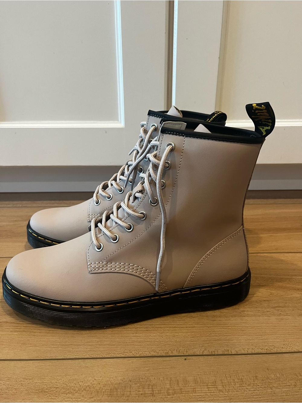 Dr. Martens Zavala Bootie Vintage Taupe Size 11 W or 10 M Leather Round Toe - Picture 4 of 9